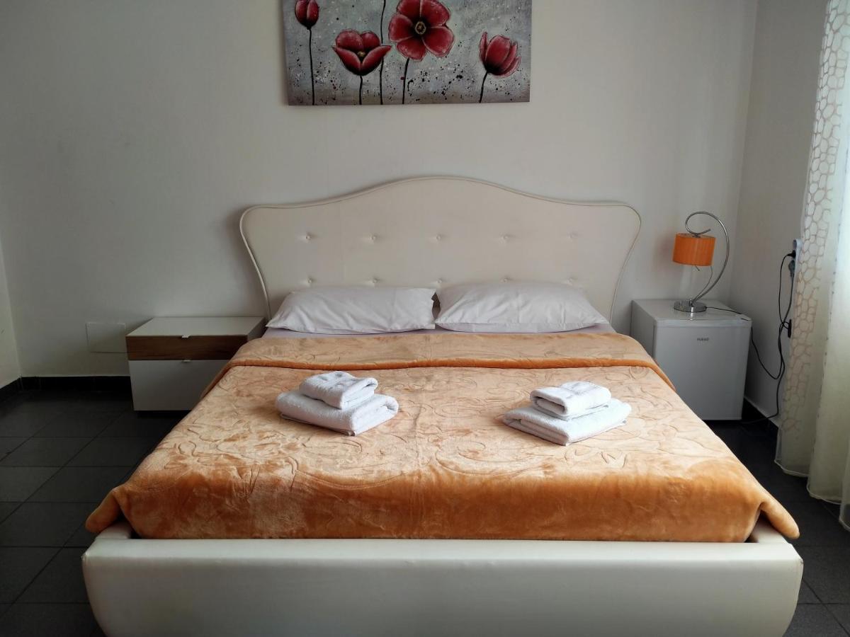 تيرانا Orange Villa Hotel الغرفة الصورة